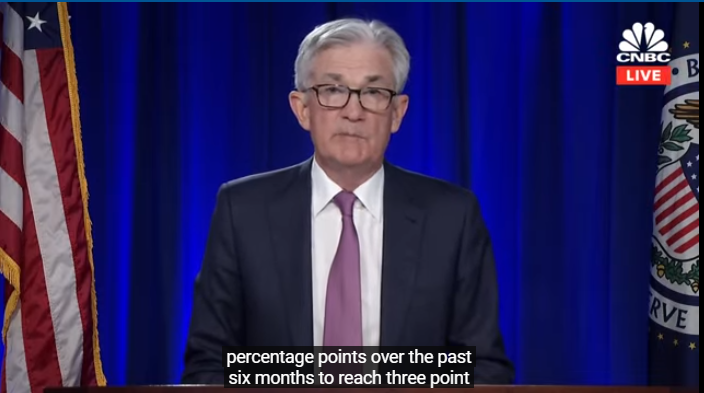 鹰王鲍威尔:不排除每一次 FOMC 会议都加息