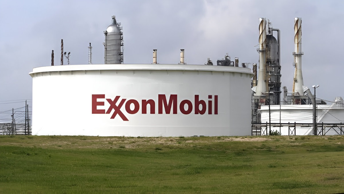 ExxonMobil stands among the top dividend payers in 2023, alongside Microsoft and Apple.
Image Source: ENERGYminute