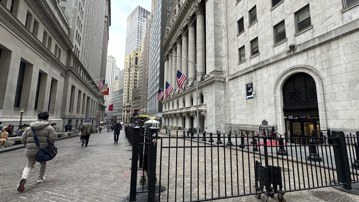 The S&P 500's ongoing decline marks its longest losing streak since the start of 2024, now in its fourth consecutive session.
Image Source: AP News